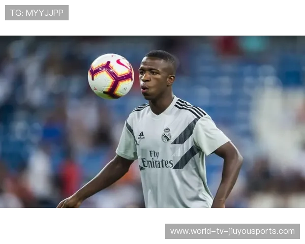 维尼修斯与私人教练商讨续约前的待遇条件