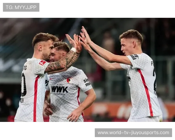 德甲前场压迫体系让对手难以组织有效反击，德甲前锋