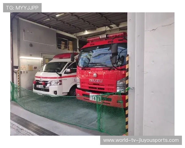 警车山姆超市现身被曝公车私用，英德法院作出回应，山姆消防车图片