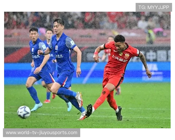 河南队古斯塔沃回做再前插，门前垫射一蹭入网